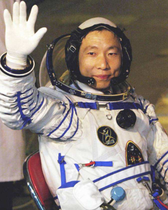 杨利伟.jpg