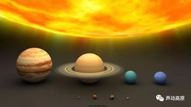 太阳系八大行星和太阳真实的大小比例,前排右二是我们的地球