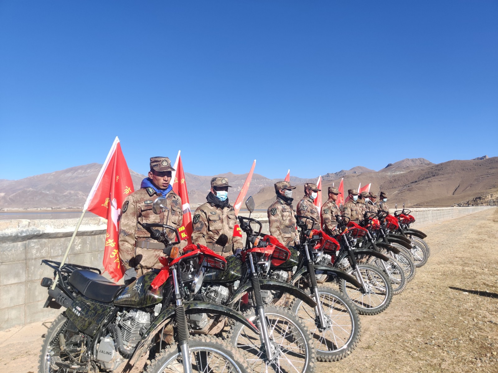 黑颈鹤民兵巡护分队。.jpg