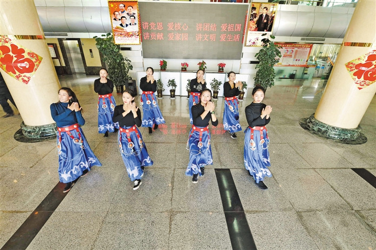 zhouh8b159_s.jpg